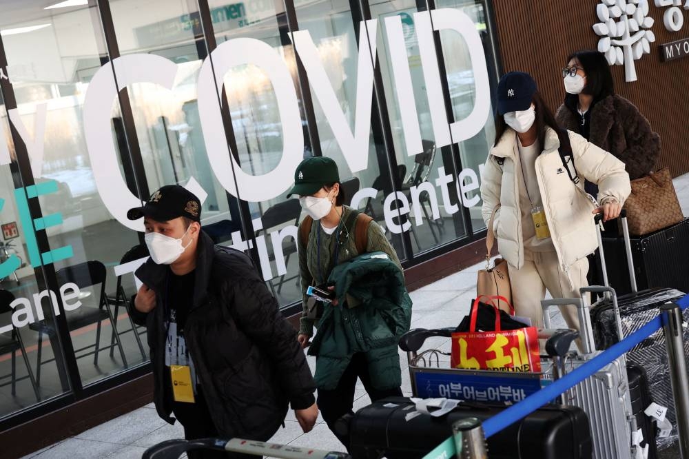 China halts short-term visas in South Korea, first response to Covid ...