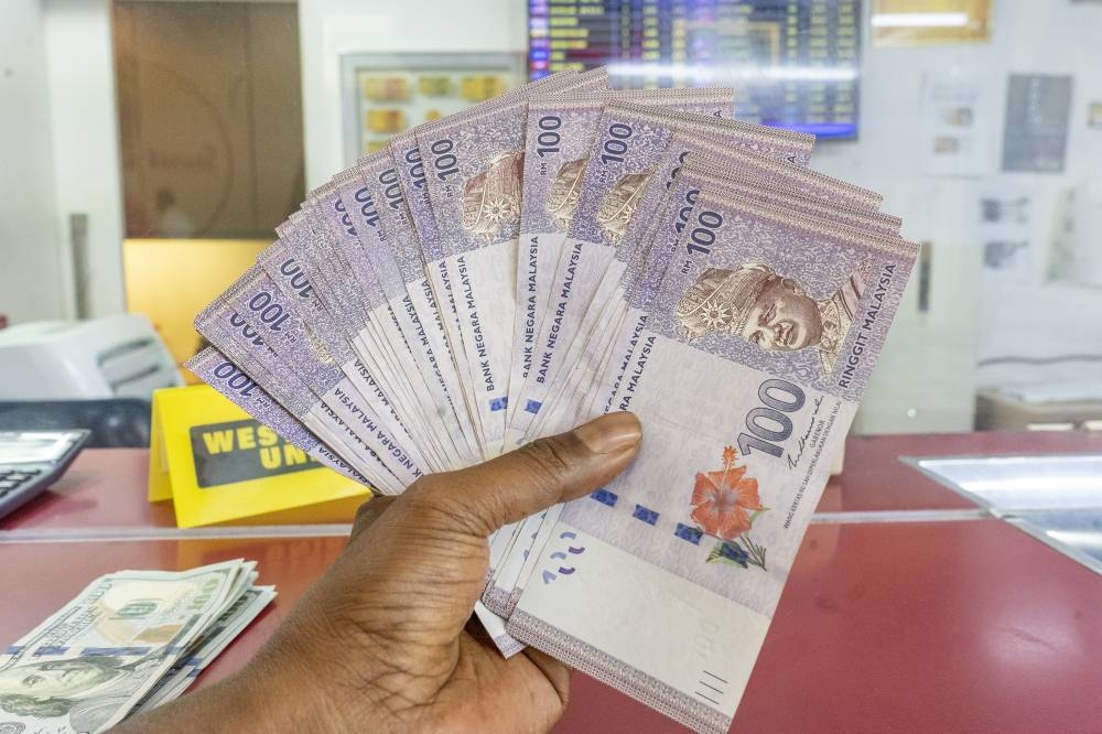 Malaysian ringgit notes are pictured at a money changer in Kuala Lumpur October 5, 2022. — Picture by Shafwan Zaidon