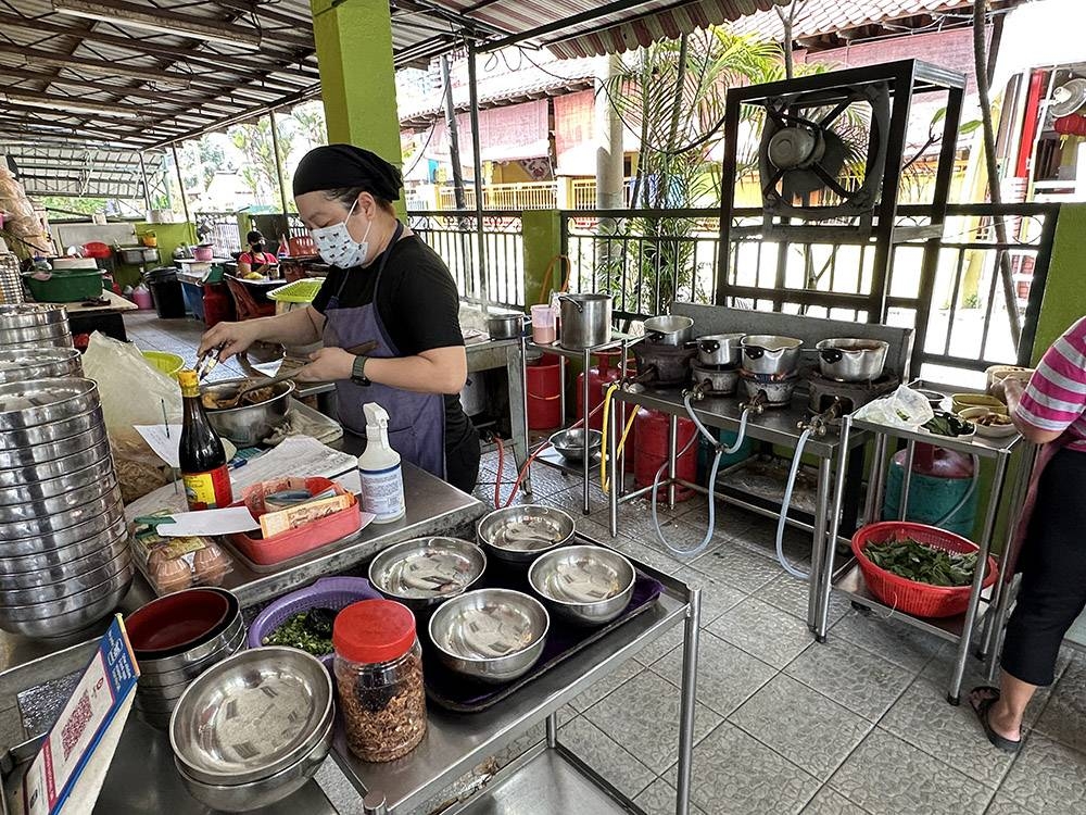 The stall is located at the outside area of the restaurant and operates for breakfast and lunch.