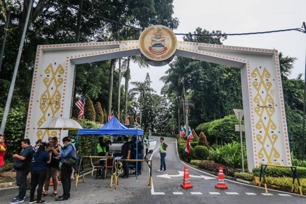A general view outside Istana Negeri Sabah in Kota Kinabalu September 28, 2020. ― Picture by Firdaus Latif