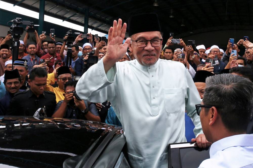 Anwar said that his focus at the moment was to perform his duties as prime minister and that he refused to entertain the rantings and comments of the veteran statesman. — Bernama pic