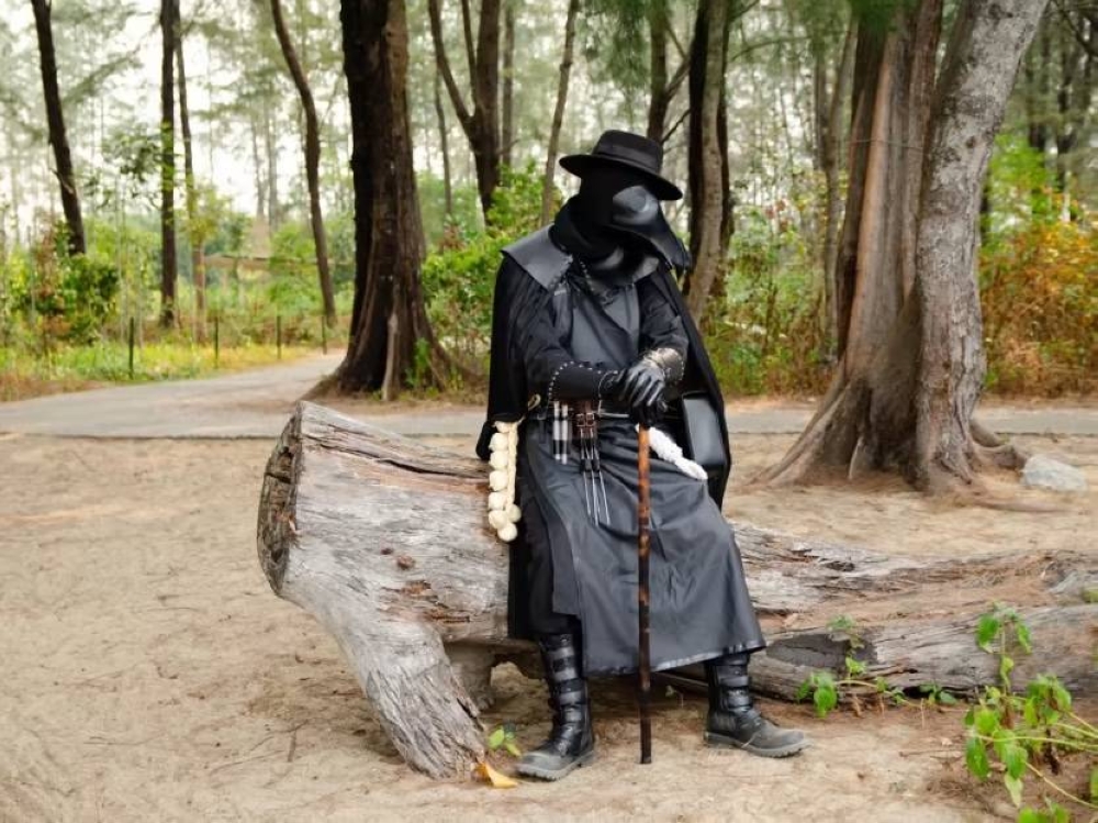 William the Good Doctor only dresses up as a plague doctor of the 16th and 17th century. — Picture by D'Artist Art via TODAY