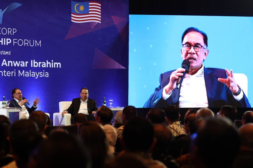 Prime Minister Datuk Seri Anwar Ibrahim speaking at the CTCorp Leadership Forum on ‘Malaysia-indonesia Strategic Relations: Challenges and Hope’ in Jakarta, January 9, 2023. — Bernama pic