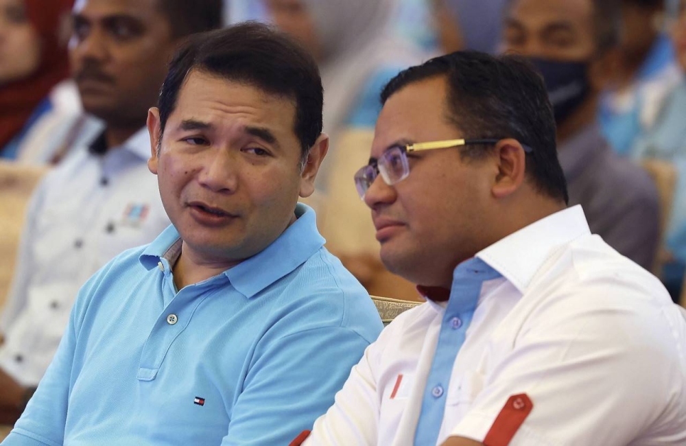 PKR Vice President, Datuk Seri Amirudin Shari who is also Selangor Menteri Besar (right) is pictured with PKR Deputy President Rafizi Ramli (left) who is also the Minister of Economy, attending the Selangor PKR Election Convention at the IDCC Convention Center in Shah Alam, January 14, 2023. — Bernama pic