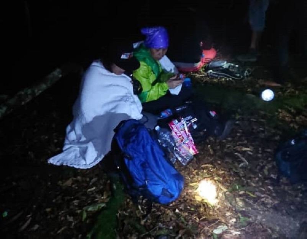 The two women were cold and exhausted and the SAR team subsequently gave them drinks and blankets. — Picture courtesy of Fire and Rescue Department via Borneo Post Online