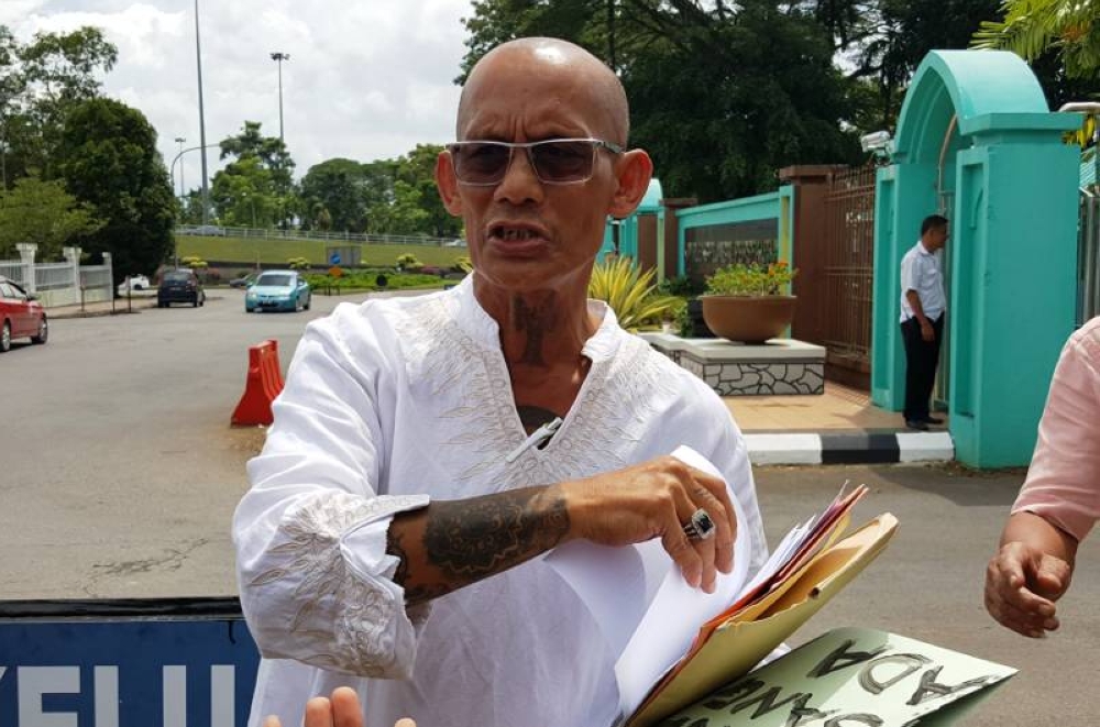 Peter John Jaban called on Premier Tan Sri Abang Johari Openg to propose the term constituent province, instead of region, for Sarawak. — Picture by Sulok Tawie