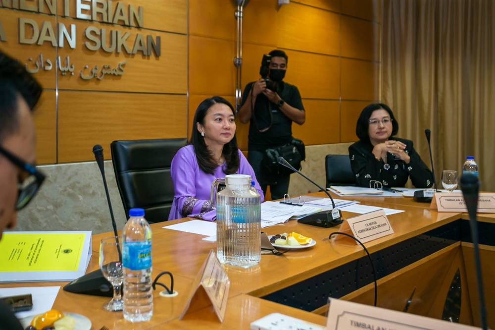 Minister of Youth and Sports Hannah Yeoh meets with state excos on the development of youth and sports at Menara Kementerian Belia dan Sukan, Putrajaya January 17, 2023. — Picture by Raymond Manuel