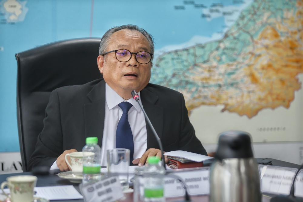 Suhakam chairman Prof Datuk Dr Rahmat Mohamad in a statement today said the commission supports the decision by the Malaysia Volleyball Association (MAVA) to revoke the licence of the volleyball coach who was caught slapping two teen players. — Picture by Ahmad Zamzahuri