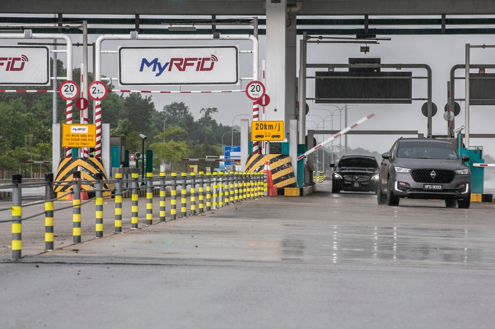 Prime Minister Datuk Seri Anwar Ibrahim said toll concessionaires have agreed to waive toll charges on January 20 and 21, In conjunction with the Chinese New Year celebrations. — File picture by Hari Anggara