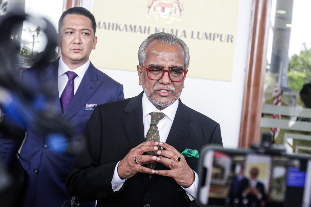 Lawyer Tan Sri Shafee Abdullah speaks to the press at the Kuala Lumpur High Court October 12, 2022. — Picture by Sayuti Zainudin