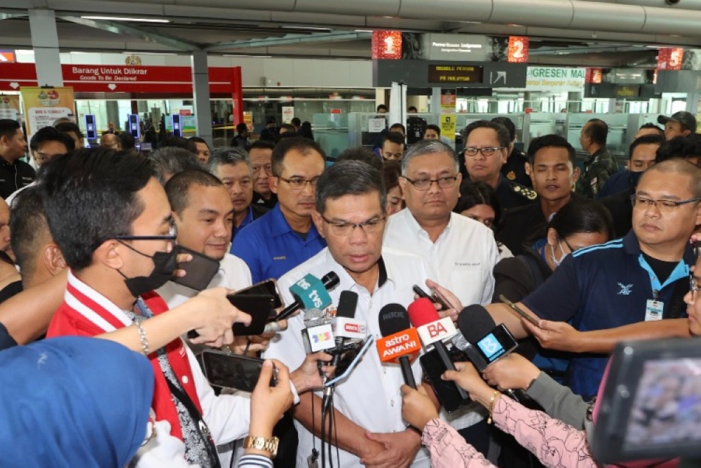 Home Minister Datuk Seri Saifuddin Nasution Ismail (centre) speaks to reporters at the Sultan Iskandar Building’s CIQ Complex in Johor Baru January 20, 2023. — Picture by Ben Tan