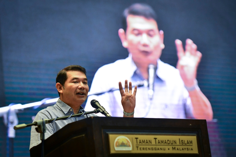 Economy Minister Rafizi Ramli said it was vital for these businesses to cooperate in bringing down their prices in line with those of the ingredients in order to help improve the people’s spending power and ease their financial burden. — Bernama pic