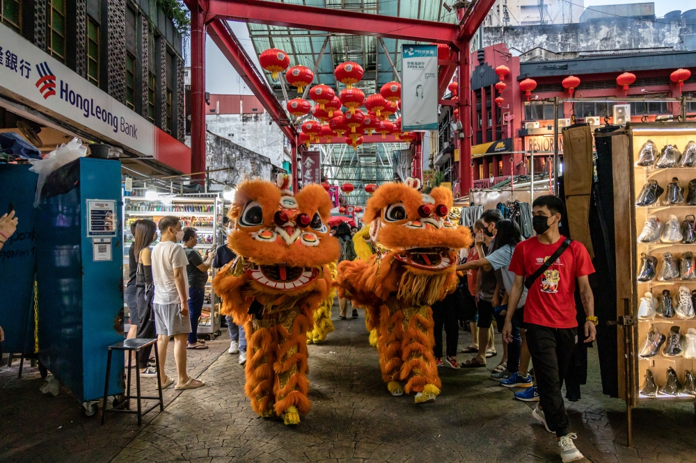 A lion dance perform is seen on Petaling Street in Kuala Lumpur January 12, 2023. ― Picture by Firdaus Latif