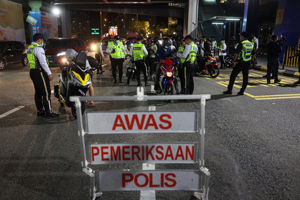Personnel of the Kuala Lumpur Traffic Investigation and Enforcement Department together with the Environment Department conducting a road block during Op Selamat 19 in conjunction with the Chinese New Year at the Bangsar LRT Station, Kuala Lumpur, January 22, 2023. — Bernama pic
