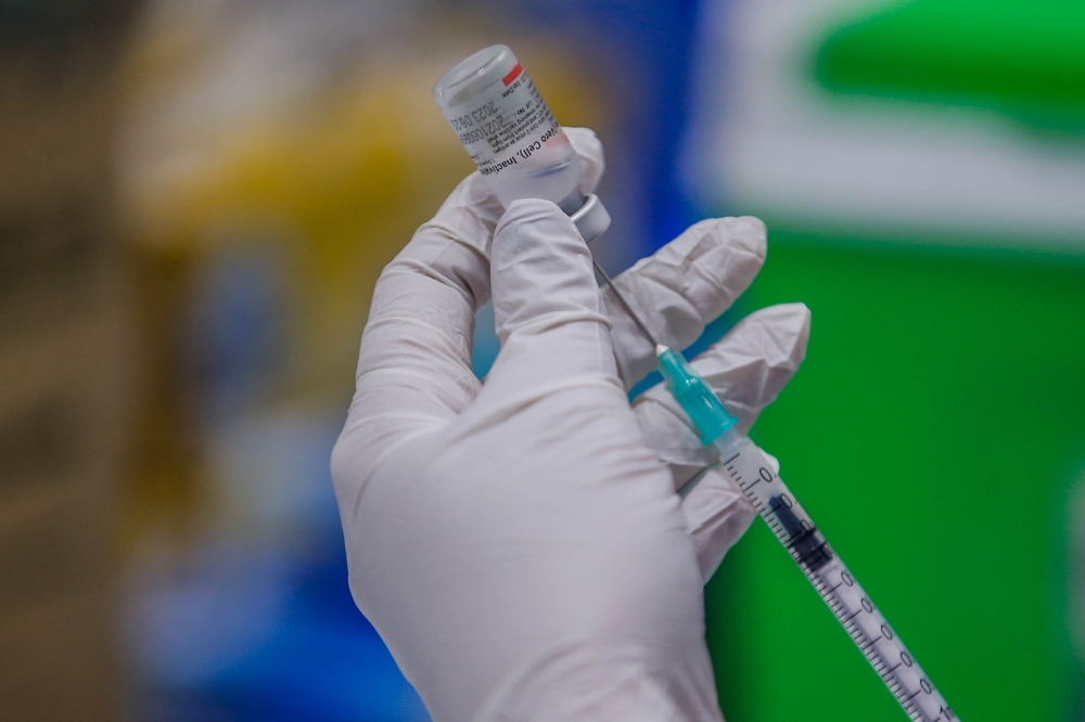  Booster doses are offered at 1,293 vaccination centres (PPV) nationwide. — File picture by Hari Anggara