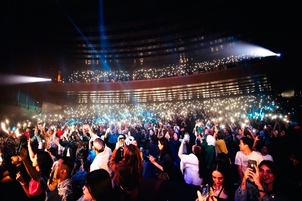 Everyone was on their feet even though it was a seated concert venue. — Picture : Hitman Solutions.