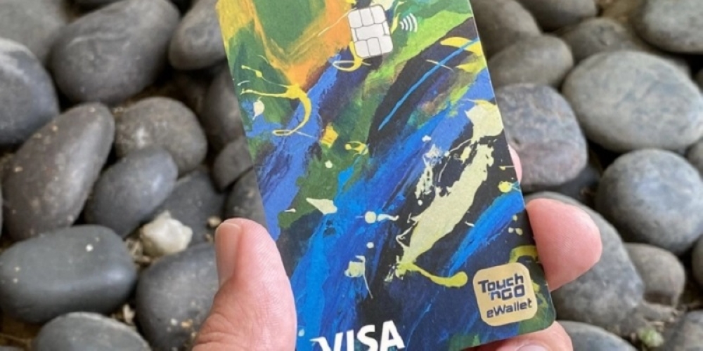 Datuk Seri Salahuddin Ayub has recommended the company to change the name of its Visa prepaid card. ― SoyaCincau pic