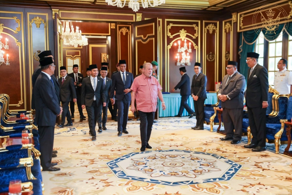 Johor Ruler Sultan Ibrahim Iskandar (centre) with Defence Minister Datuk Seri Mohamad Hasan, Minister in the Prime Minister's Department (legal and institutional reform) Datuk Seri Azalina Othman Said and Foreign Minister Datuk Seri Zambry Abd Kadir at the Balai Mengadap in Istana Bukit Serene in Johor Baru January 26, 2023 — Picture courtesy of Johor Royal Press Office