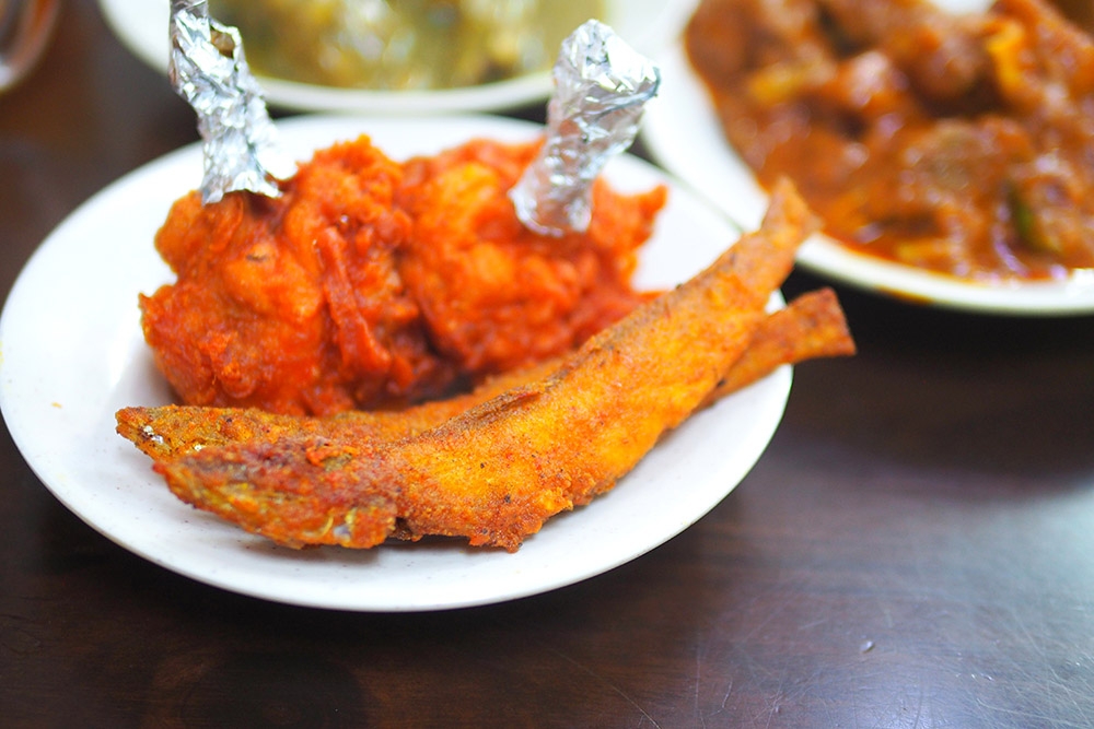 There's an array of fried items like this boxing chicken and ‘ikan bulus’.