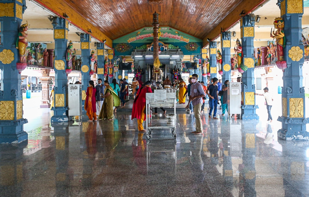 Devotees perform prayers at the Kallumalai Arulmigu Subramaniar Temple at Gunung Cheroh in Ipoh January 27, 2023. — Picture by Farhan Najib 