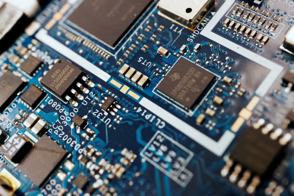 Report: Japan, Netherlands to join US in restricting chip equipment exports to China - Vimarsana News