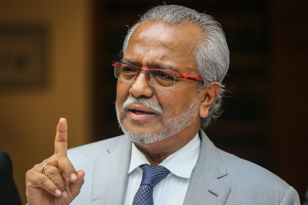 Lawyer Tan Sri Shafee Abdullah  noted Yu had consistently said she would contact Nik Faisal first and would contact Low if Nik Faisal was not contactable regarding Najib's accounts. — Picture by Yusof Mat Isa