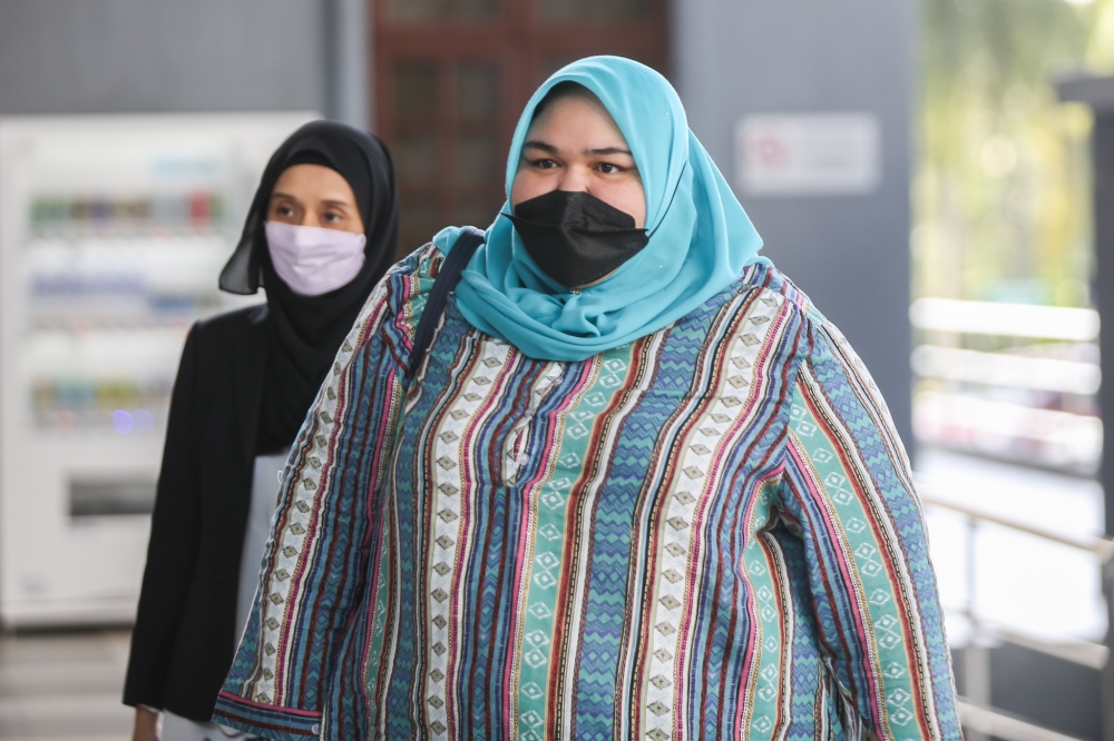 Siti Bainun, 31, said an examination carried out by Dr Meenambigai PK Sevarajah at the Emergency and Trauma Department of Kuala Lumpur Hospital, found that Bella's lungs, abdomen and legs were in good and normal condition. — Picture by Ahmad Zamzahuri