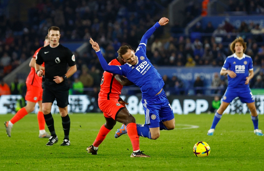 Brighton & Hove Albion's Moises Caicedo in action with Leicester City's James Maddison, January 21, 2023. ― Action Images via Reuters/Andrew Boyers 