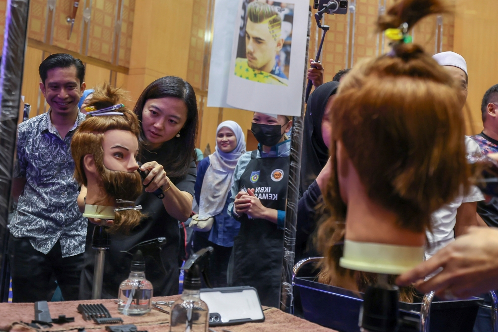 Youth and Sports Minister Hannah Yeoh (second left) at the Skills for Life programme in Putrajaya January 28, 2023. — Bernama pic