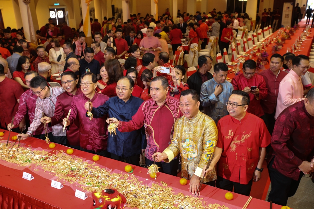 Transport Minister Anthony Loke attends the Malaysia-China Chamber of Commerce Lunar New Year celebration at the KL & Selangor Chinese Assembly Hall in Kuala Lumpur January 28, 2023. — Picture by Ahmad Zamzahuri 