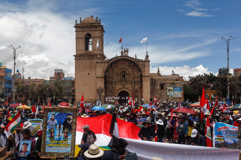 Demonstrators hold a protest against the government of Peruvian President Dina Boluarte and to demand her resignation, in Juliaca, southern Peru, on January 27, 2023. ― AFP pic