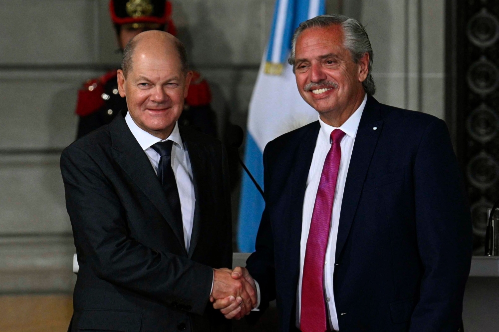 German Chancellor Olaf Scholz (L) and Argentine President Alberto Fernandez shake hands during a joint presser at Palacio San Martin in Buenos Aires, on January 28, 2023. — AFP pic