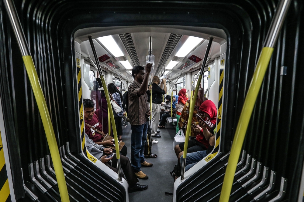 Peak hour services for the Light Rail Transit (LRT) on the Ampang and Sri Petaling lines and the Kuala Lumpur Monorail will be extended. — Picture by Hari Anggara.