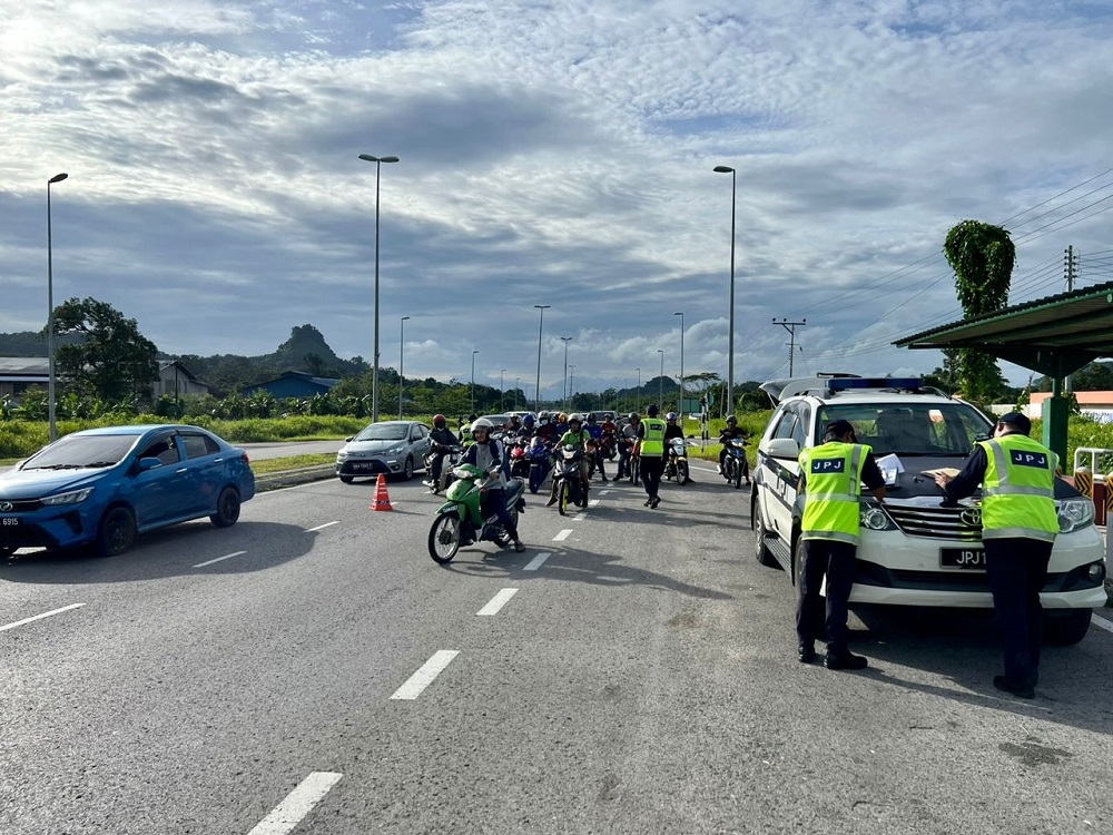 A general view showing the enforcement action carried out by JPJ Sarawak during the Lunar New Year. — Borneo Post pic