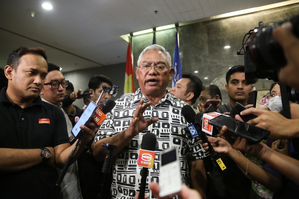 Tan Sri Noh Omar speaks to reporters at Umno headquarters in Kuala Lumpur January 27, 2023. — Picture by Yusof Mat Isa
