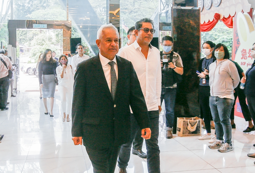 Former Attorney General Tan Sri Tommy Thomas arrives at Nirvana 2 in Kuala Lumpur. — Picture by Hari Anggara