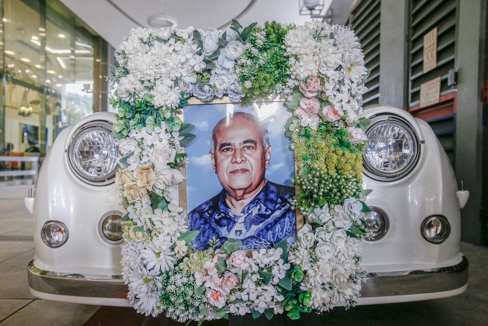 A hearse is parked at the lobby of Nirvana 2 during the wake of Federal Court judge Datuk Seri Gopal Sri Ram, in Kuala Lumpur January 31, 2023. — Picture by Hari Anggara