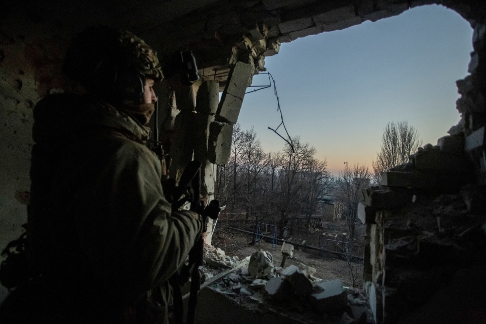 Russia presses ahead with Donetsk campaign; Ukraine wants fighter jets