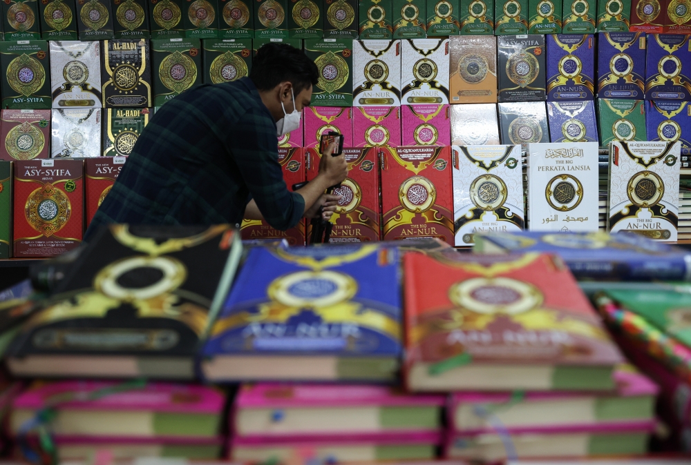 Home Ministry seizes unapproved copies of Quran, reading material worth RM100,000 - Vimarsana News
