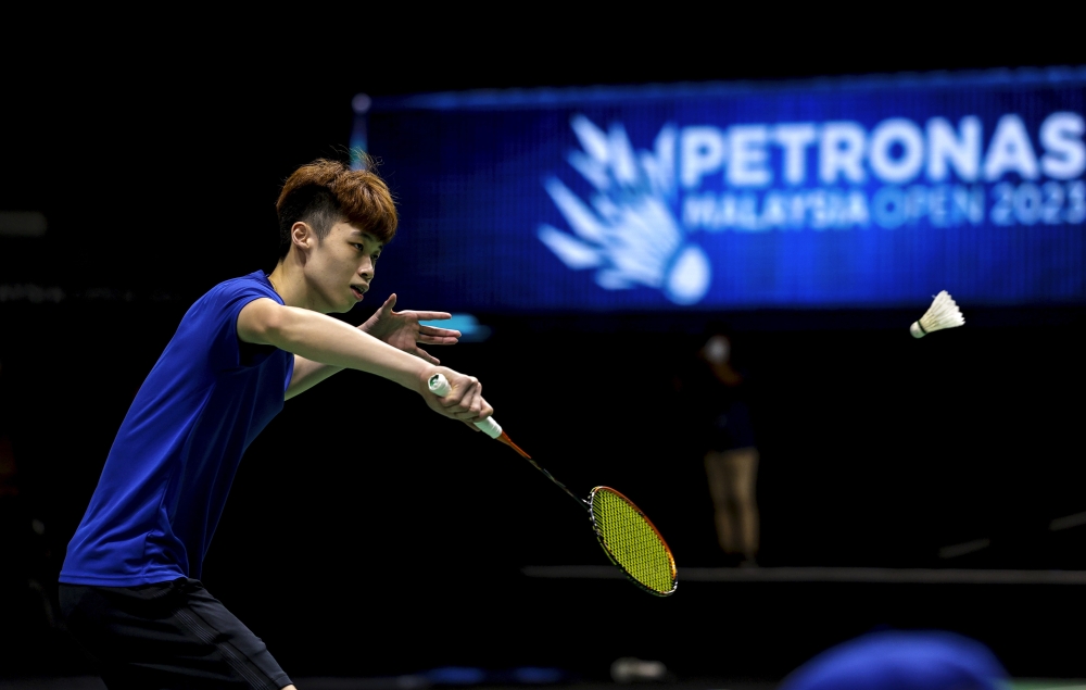 National men’s singles Ng Tze Yong notched up an opening-round win in the 2023 Thailand Masters held at the Nimibutr Stadium in Bangkok today. — Bernama pic