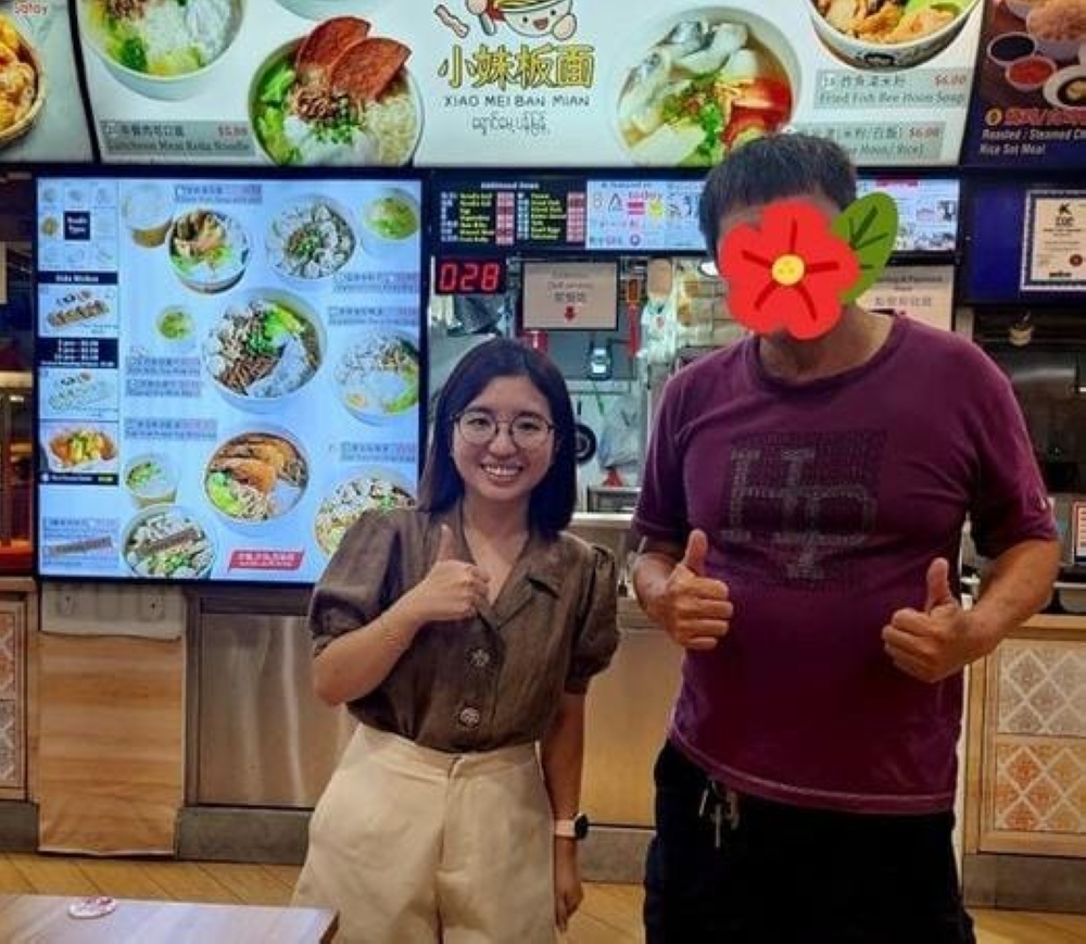 Singapore hawker goes the distance to refund customer who overpaid for a meal - Vimarsana News
