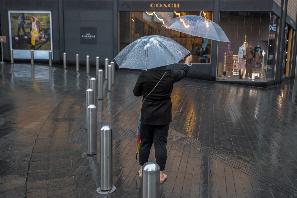 The Malaysian Meteorological Department (MetMalaysia), in a statement, said wet weather is expected in one or two areas in Kelantan, Terengganu, Pahang, east Johor and Sabah covering Kudat and Sandakan. — Picture by Shafwan Zaidon