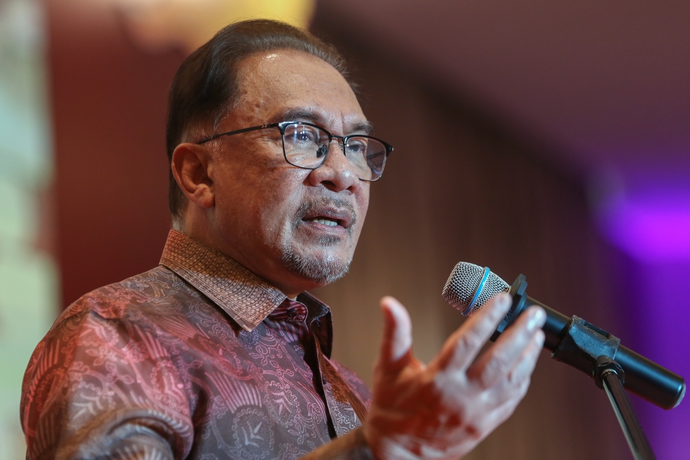 PM Datuk Seri Anwar Ibrahim announced four days ago that STR will replace the more generic name of an existing direct cash transfer programme for low-income households and singles first introduced in 2012 by the Najib administration. ― Picture by Yusof Mat Isa