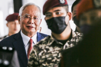 Challenging 1MDB prosecution witness, defence tells court AmBank sacked her for sharing Najib's private account info with Jho Low - Vimarsana News