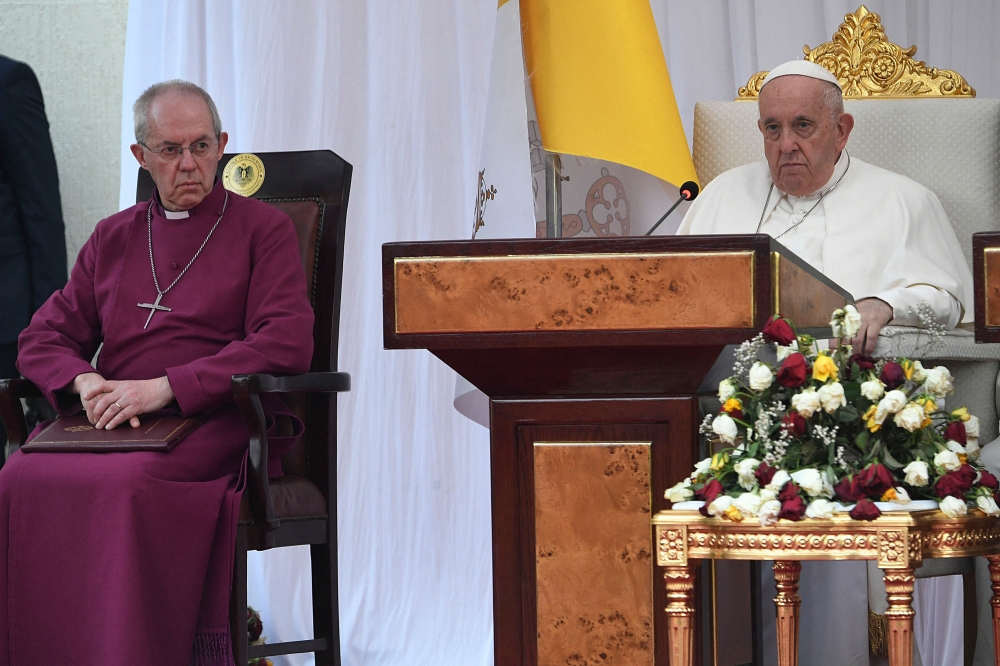 The Archbishop of Canterbury Justin Welby (left) and Pope Francis attend a meeting with authorities, leaders of civil society and the diplomatic corps, in the garden of the Presidential Palace in Juba, February 3, 2023. ― AFP pic