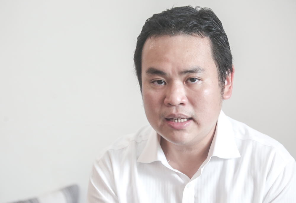 Kampar MP Chong Zhemin said that since the anti-graft watchdog had frozen Bersatu’s bank accounts, it should also look into the accounts of both PAS and Gerakan to check the source of its campaign funds for GE15 last November. — File picture by Farhan Najib