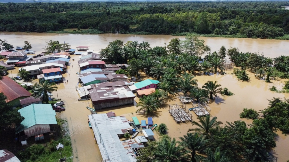 Houses are flooded following the increase in the water level of the Kinabatangan River at Pangkalan Bukit Garam, February 2, 2023. — Bernama pic