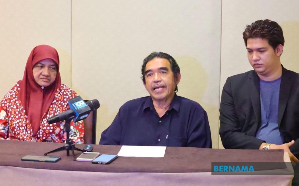 Datu Omar Ali Datu Bachtiyal (centre) opined that the action of the group of individuals in bringing the dispute and arbitration process to the Spanish Constitutional Court was incorrect and illegal. — Bernama pic