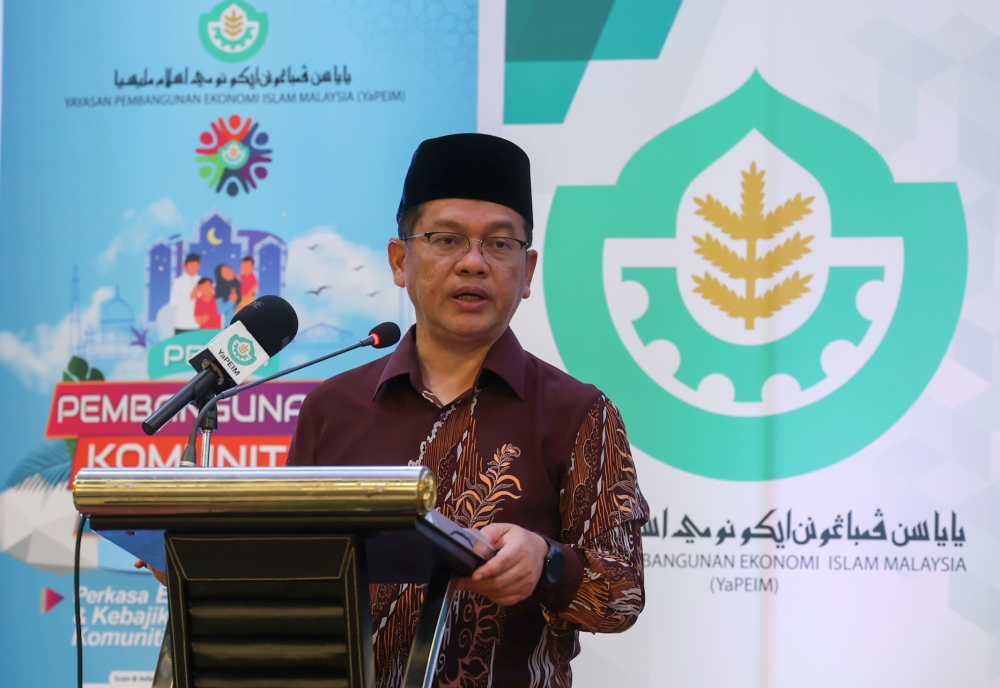 Minister in the Prime Minister’s Department (Religious Affairs) Datuk Mohd Na’im Mokhtar delivers a speech during the launch of the Malaysian Islamic Economic Development Foundation (Yapeim) Local Community Development Plan at the Kampung Baru Jamek Mosque in Kuala Lumpur February 6, 2023. — Bernama pic