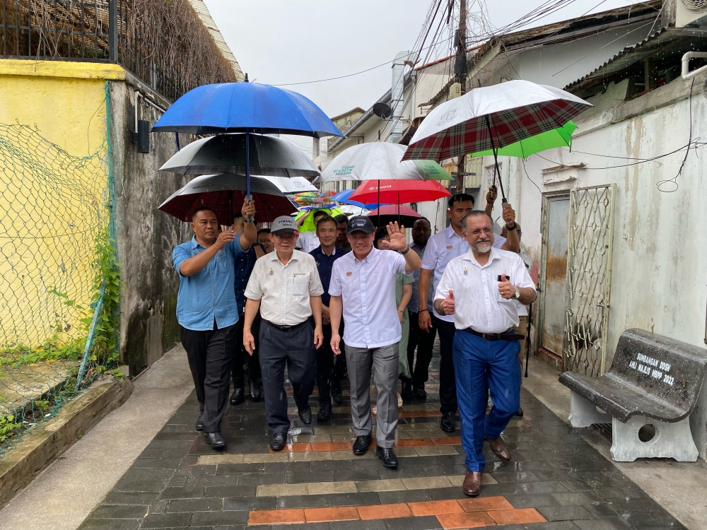 Local Government Development Minister Nga Kor Ming (centre) and Penang Chief Minister Chow Kon Yeow visit the Armenian Street back lane after the official launch of the project February 6, 2023. Next to them is state exco Jagdeep Singh Deo (right). — Picture by Opalyn Mok